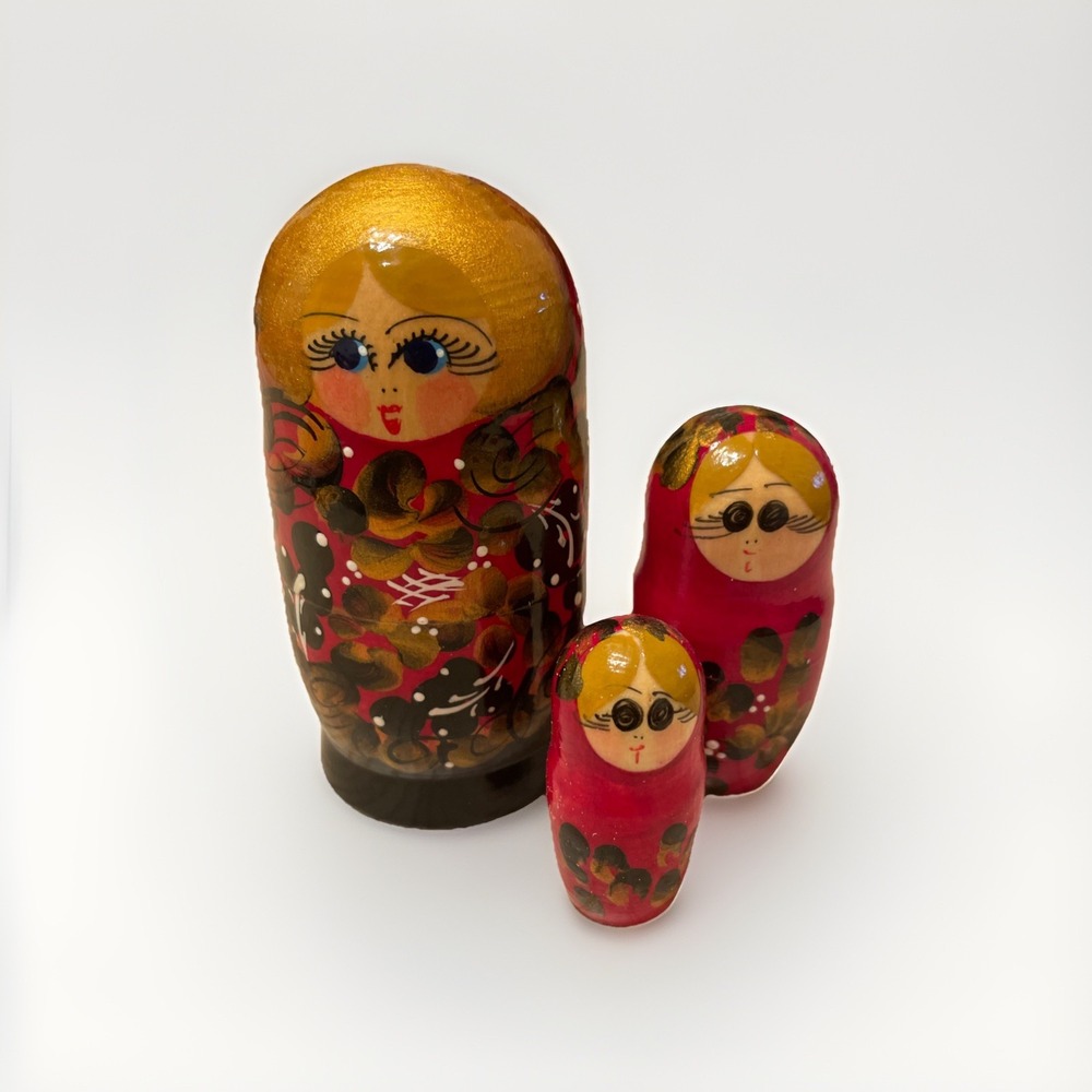 Russian Matryoshka Nesting Dolls Set Of 3. ‎ Made Of Wood. 4" Tall